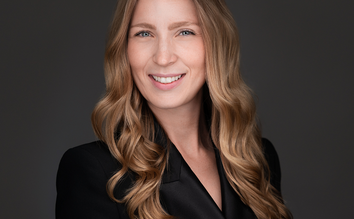 Award Photo Kelly Davidson, BMgt, CFP®, FCSI®, CIM®, CIWM  - Odlum Brown